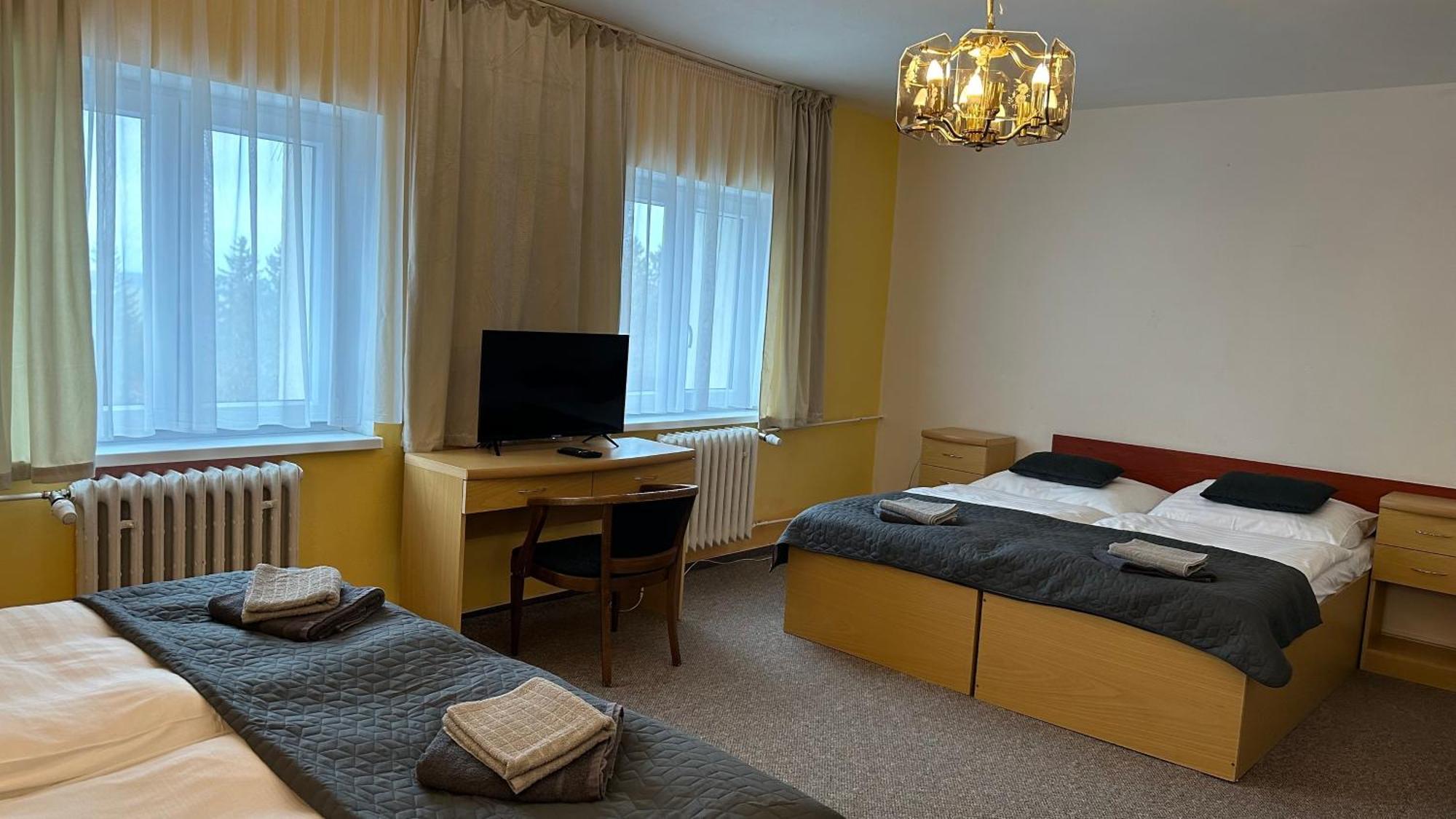 Hotel Pod Vlekem Loucna pod Klinovcem Luaran gambar